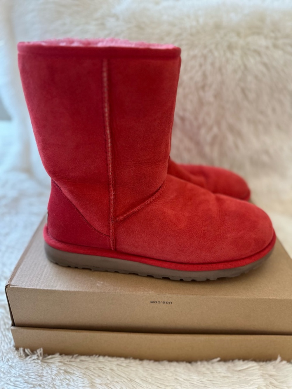 UGG Classic Short II Red Sheepskin Suede Winter Boots Cozy Women’s Size 8 EU39